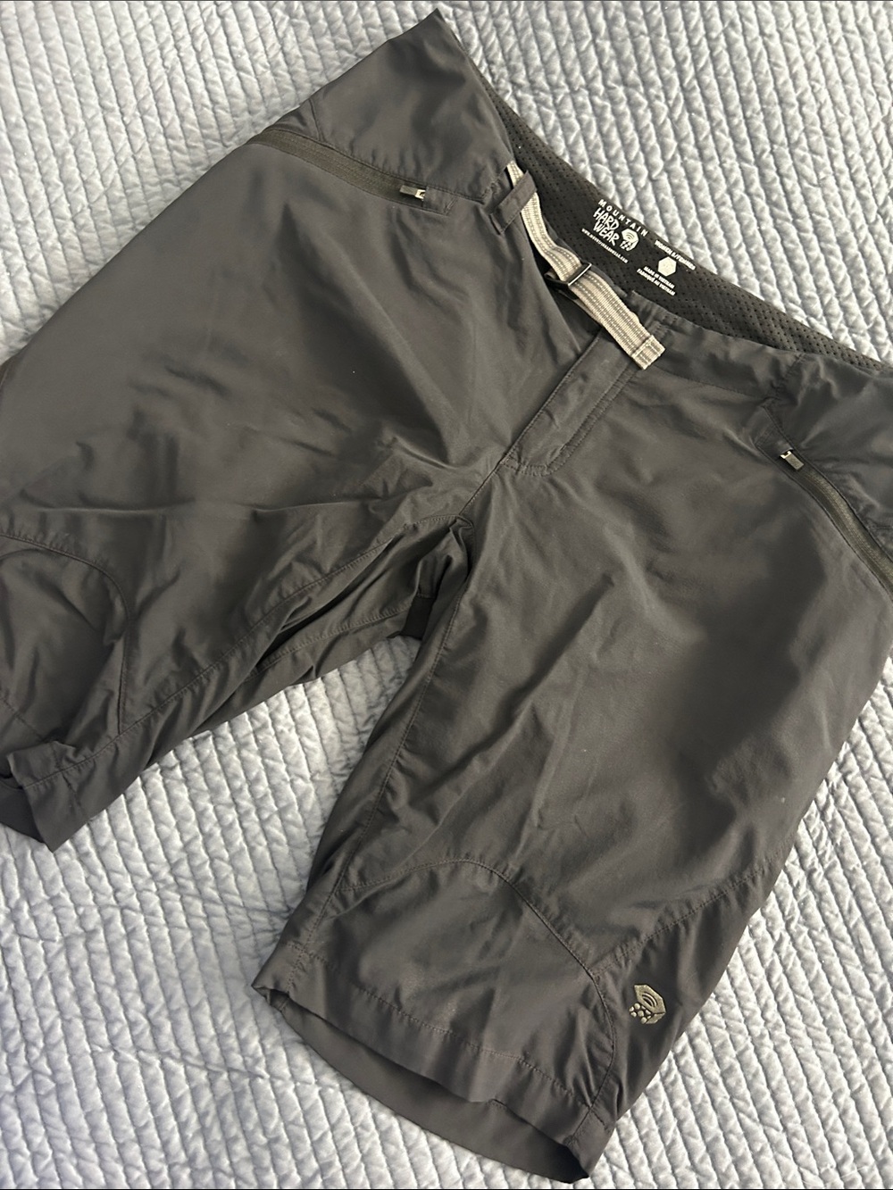 Woman’s Navy Mountain Hard Wear Bermuda Shorts with Adjustable waistband SZ 12